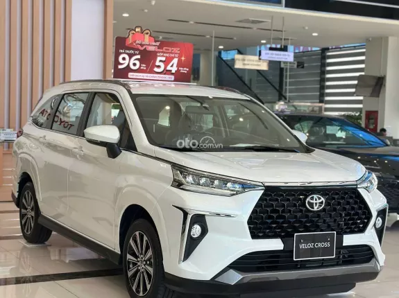 Toyota Veloz Cross 2025 - MPV 7 chỗ, tiện nghi cho gia đình