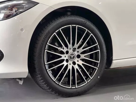 Mercedes-Benz C200 Avantgarde 2025 - Trả trước 399tr nhận xe