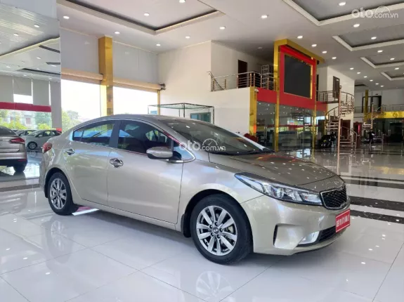 Kia Cerato 1.6 MT 2017 - Sedan 5 chỗ giá rẻ, máy số ngon, thân vỏ chắc chắn