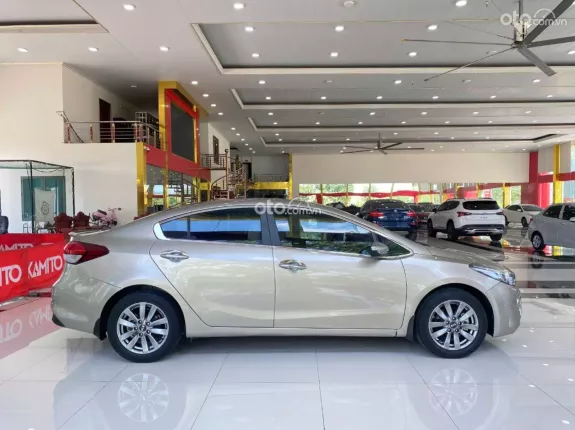 Kia Cerato 1.6 MT 2017 - Sedan 5 chỗ giá rẻ, máy số ngon, thân vỏ chắc chắn