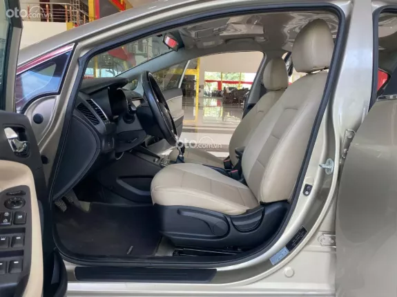 Kia Cerato 1.6 MT 2017 - Sedan 5 chỗ giá rẻ, máy số ngon, thân vỏ chắc chắn