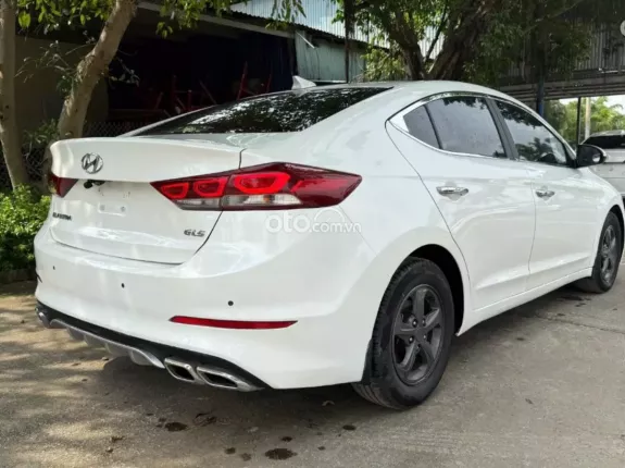 Hyundai Elantra 1.8 MT 2019 - Hyundai Elantra 2019 MT xe gia đình