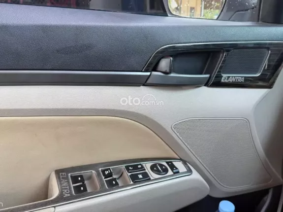 Hyundai Elantra 1.8 MT 2019 - Hyundai Elantra 2019 MT xe gia đình