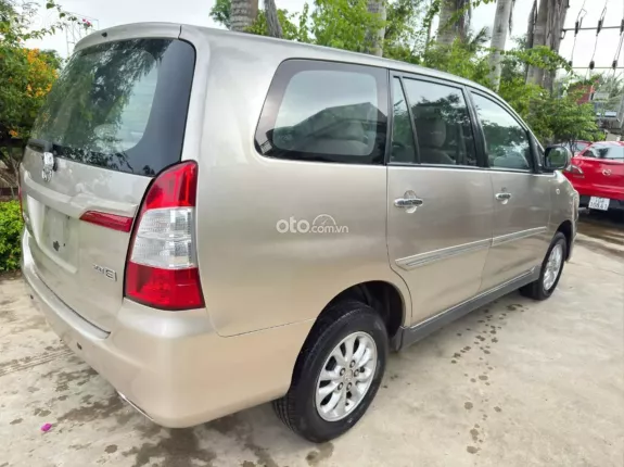 Toyota Innova 2.0E 2014 - Phom mới xe gia đình máy zin keo chỉ zin