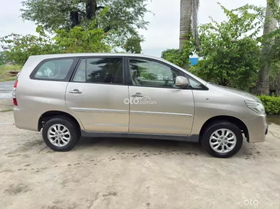 Toyota Innova 2.0E 2014 - Phom mới xe gia đình máy zin keo chỉ zin