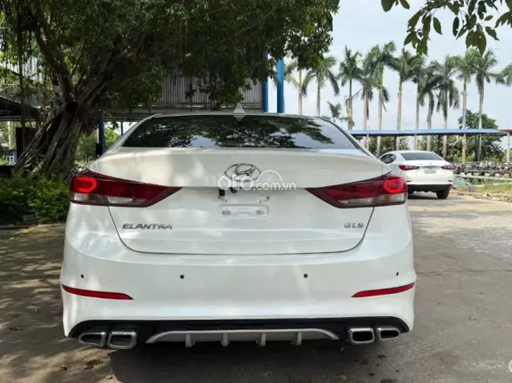 Hyundai Elantra 1.8 MT 2019 - Xe gia đình hạng C zin đẹp