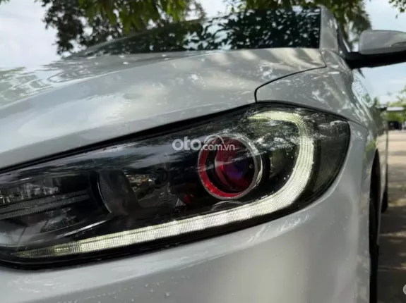 Hyundai Elantra 1.8 MT 2019 - Xe gia đình hạng C zin đẹp