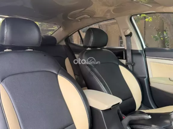 Hyundai Elantra 1.8 MT 2019 - Xe gia đình hạng C zin đẹp