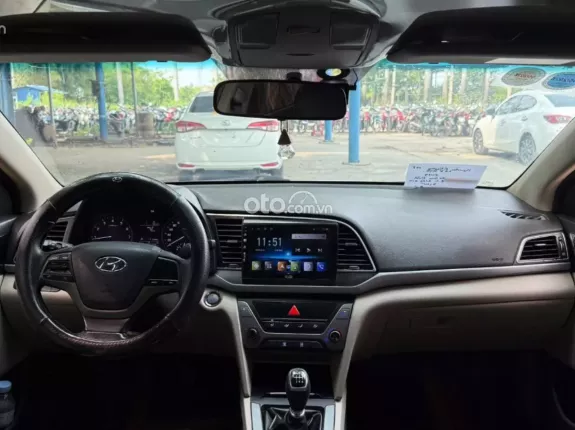 Hyundai Elantra 1.8 MT 2019 - Xe gia đình hạng C zin đẹp