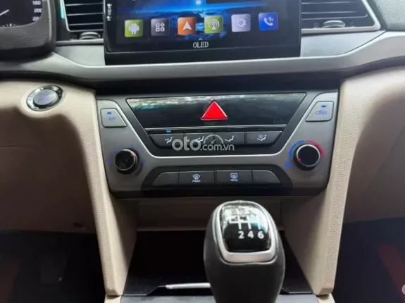 Hyundai Elantra 1.8 MT 2019 - Xe gia đình hạng C zin đẹp