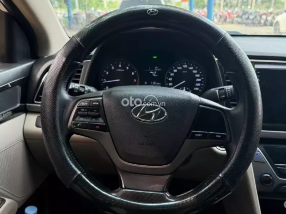 Hyundai Elantra 1.8 MT 2019 - Xe gia đình hạng C zin đẹp