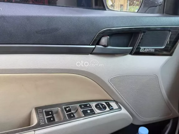 Hyundai Elantra 1.8 MT 2019 - Xe gia đình hạng C zin đẹp