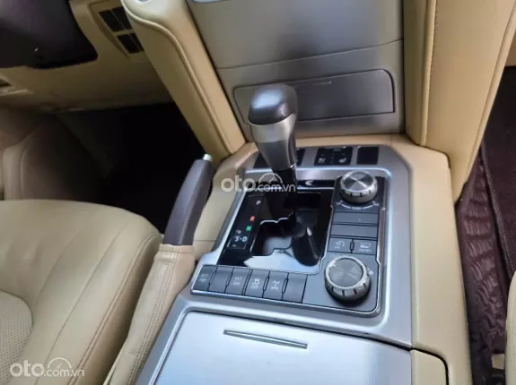 Toyota Land Cruiser VX 4.6 V8 2016 - Odo 9v miles, siêu đẹp, biển HN