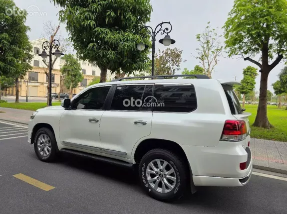 Toyota Land Cruiser VX 4.6 V8 2016 - Odo 9v miles, siêu đẹp, biển HN