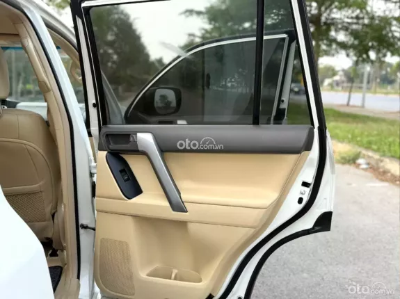 Toyota Land Cruiser Prado GX 2017 - Nội thất rộng rãi, trang bị full option