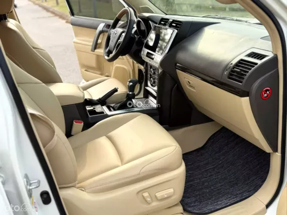 Toyota Land Cruiser Prado GX 2017 - Nội thất rộng rãi, trang bị full option