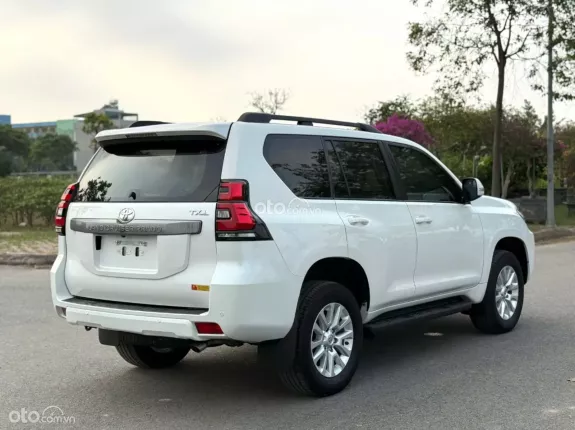 Toyota Land Cruiser Prado GX 2017 - Nội thất rộng rãi, trang bị full option