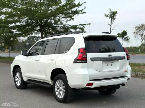 Toyota Land Cruiser Prado GX 2017 - Nội thất rộng rãi, trang bị full option