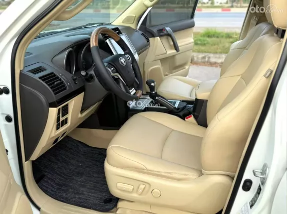 Toyota Land Cruiser Prado GX 2017 - Nội thất rộng rãi, trang bị full option
