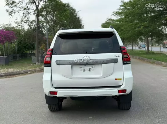 Toyota Land Cruiser Prado GX 2017 - Nội thất rộng rãi, trang bị full option