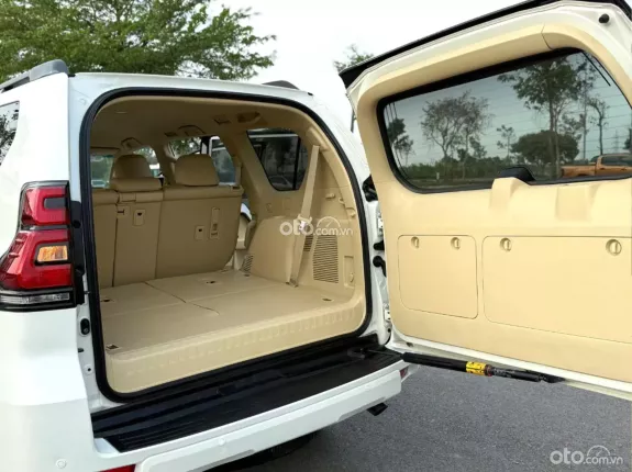 Toyota Land Cruiser Prado GX 2017 - Nội thất rộng rãi, trang bị full option