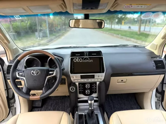 Toyota Land Cruiser Prado GX 2017 - Nội thất rộng rãi, trang bị full option
