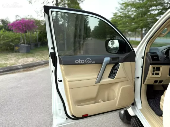 Toyota Land Cruiser Prado GX 2017 - Nội thất rộng rãi, trang bị full option