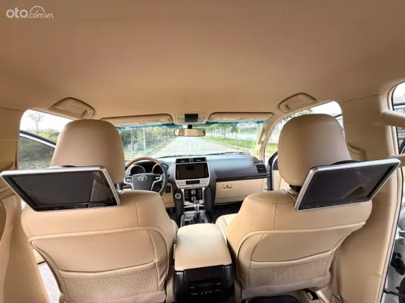 Toyota Land Cruiser Prado GX 2017 - Nội thất rộng rãi, trang bị full option