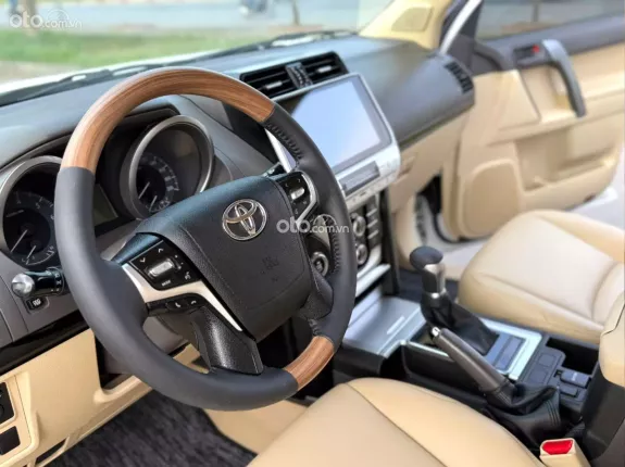 Toyota Land Cruiser Prado GX 2017 - Nội thất rộng rãi, trang bị full option