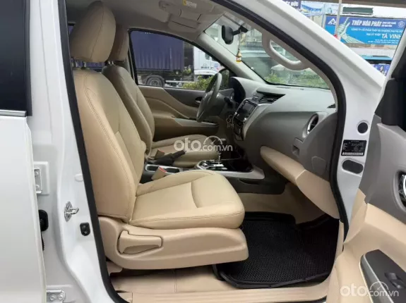 Nissan Navara 2.5 AT 2020 - Mẫu xe bán tải đầm máy, gầm cao tiện nghi