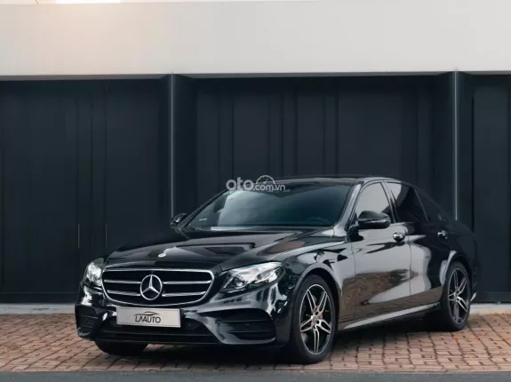 Mercedes-Benz E300 AMG 2019 - Nội thất da Nappa cao cấp full option