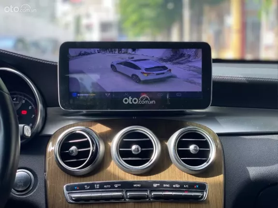 Mercedes-Benz GLC 250 2017 - Trắng Đen