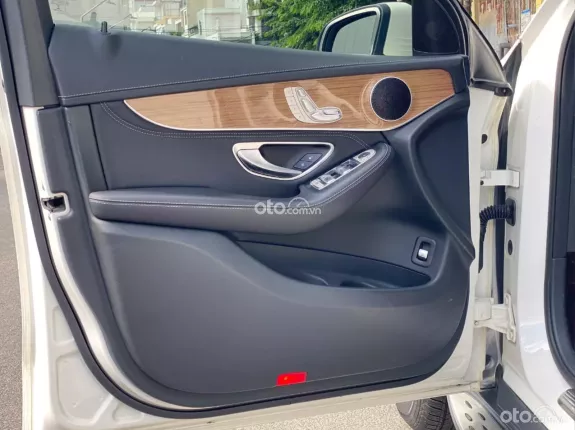 Mercedes-Benz GLC 250 2017 - Trắng Đen