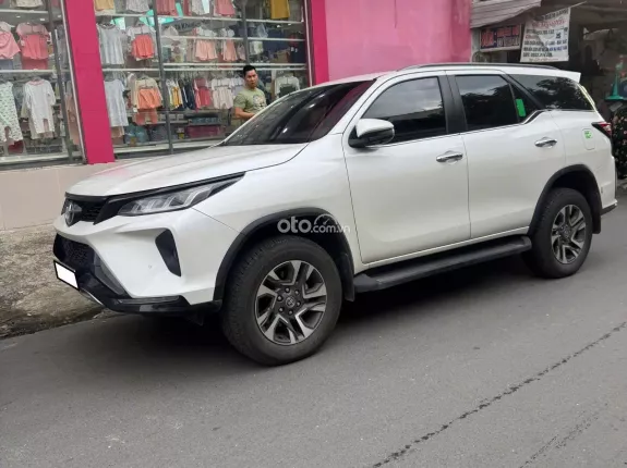 Toyota Fortuner 2.4 AT 4x2 Legender 2024 - DUY NHẤT TRÊN THỊ TRƯỜNG, SIÊU LƯỚT 10.000 KM