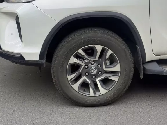 Toyota Fortuner 2.4 AT 4x2 Legender 2024 - DUY NHẤT TRÊN THỊ TRƯỜNG, SIÊU LƯỚT 10.000 KM