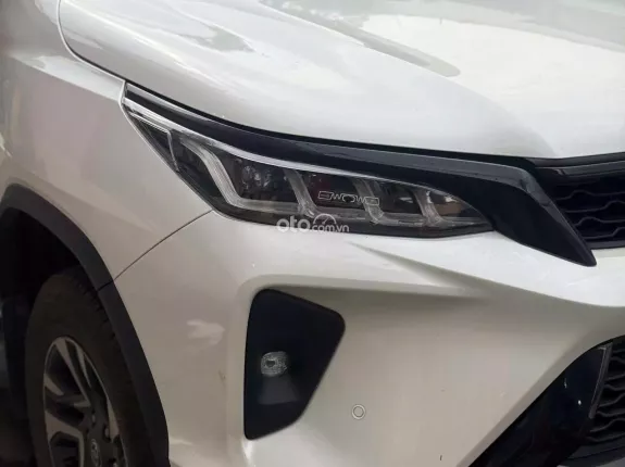 Toyota Fortuner 2.4 AT 4x2 Legender 2024 - DUY NHẤT TRÊN THỊ TRƯỜNG, SIÊU LƯỚT 10.000 KM
