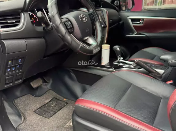 Toyota Fortuner 2.4 AT 4x2 Legender 2024 - DUY NHẤT TRÊN THỊ TRƯỜNG, SIÊU LƯỚT 10.000 KM
