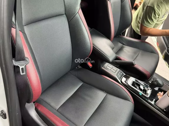 Toyota Fortuner 2.4 AT 4x2 Legender 2024 - DUY NHẤT TRÊN THỊ TRƯỜNG, SIÊU LƯỚT 10.000 KM