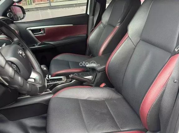 Toyota Fortuner 2.4 AT 4x2 Legender 2024 - DUY NHẤT TRÊN THỊ TRƯỜNG, SIÊU LƯỚT 10.000 KM