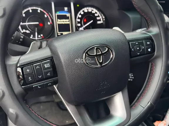 Toyota Fortuner 2.4 AT 4x2 Legender 2024 - DUY NHẤT TRÊN THỊ TRƯỜNG, SIÊU LƯỚT 10.000 KM