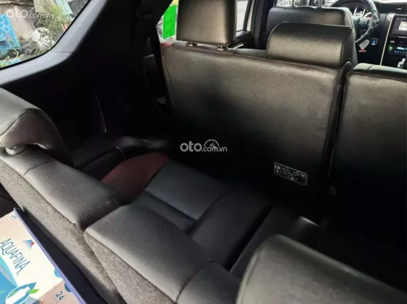 Toyota Fortuner 2.4 AT 4x2 Legender 2024 - DUY NHẤT TRÊN THỊ TRƯỜNG, SIÊU LƯỚT 10.000 KM