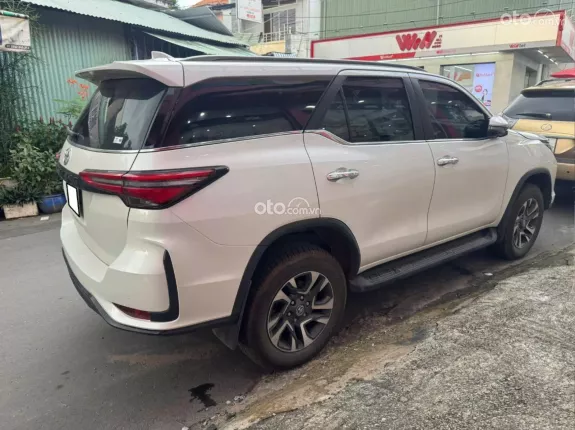 Toyota Fortuner 2.4 AT 4x2 Legender 2024 - DUY NHẤT TRÊN THỊ TRƯỜNG, SIÊU LƯỚT 10.000 KM