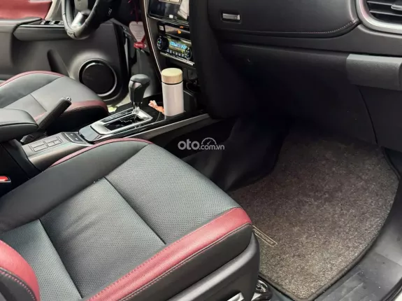 Toyota Fortuner 2.4 AT 4x2 Legender 2024 - DUY NHẤT TRÊN THỊ TRƯỜNG, SIÊU LƯỚT 10.000 KM