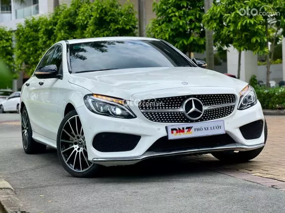Mercedes-Benz C300 AMG 2017 - Trắng Ngọc Trinh bao đẹp