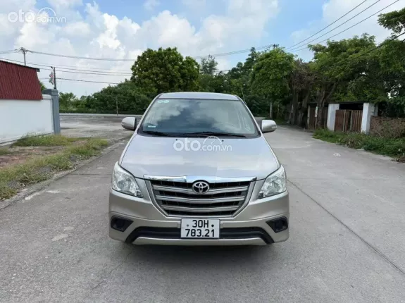 Toyota Innova 2.0E 2015 - Bán Innova đời 2015, số sàn, xe gi đình dùng ko chạy dịch vụ