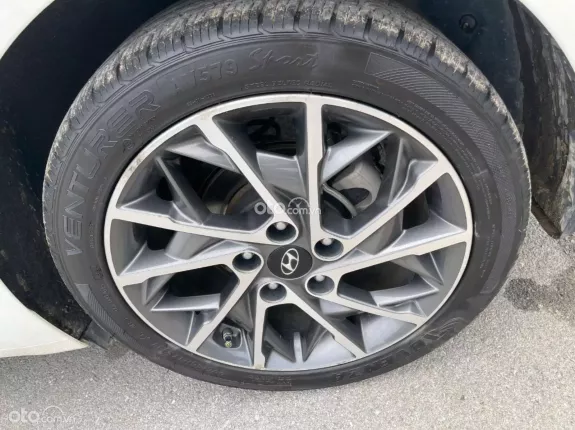 Hyundai Elantra   2.0 AT 2021 - Odo 4v km zin - Bảo dưỡng định kỳ