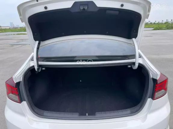 Hyundai Elantra   2.0 AT 2021 - Odo 4v km zin - Bảo dưỡng định kỳ