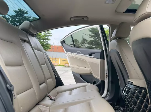 Hyundai Elantra   2.0 AT 2021 - Odo 4v km zin - Bảo dưỡng định kỳ