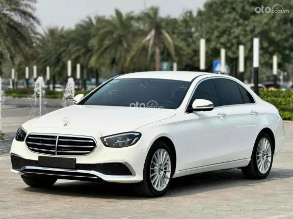 Mercedes-Benz E200 Exclusive V1 2022 - Xe full lịch sử bảo dưỡng chính hãng