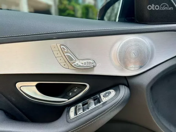 Mercedes-Benz C300 AMG 2017 - TRẮNG NGỌC TRINH BAO ĐẸP